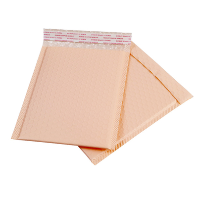 Enveloppes à coussin rose nue de 140 grammes 10x13 résistantes aux chocs et aux déchirures