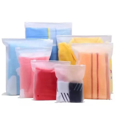 مقاومت در برابر رطوبت پاکت زپ پلاستیکی شفاف برای کفش لباس در برابر گرد و غبار محافظت می کند