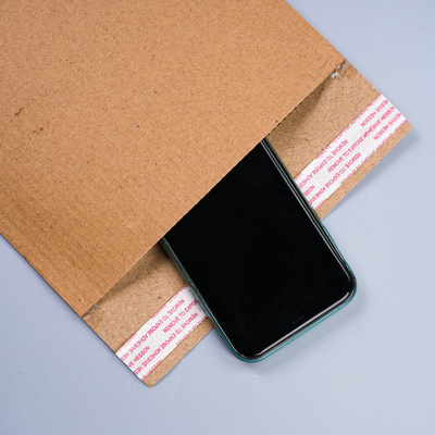 Enveloppes rembourrées FCS 10x13 avec bande adhésive autocollante