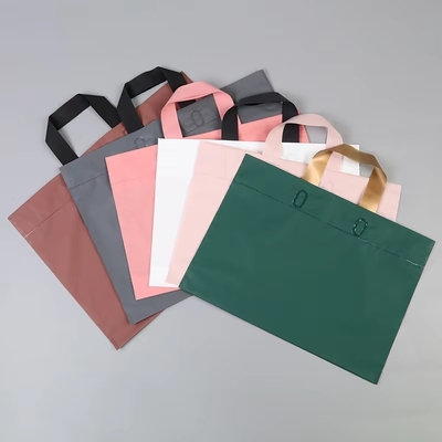 Sacs à main poly premium imprimés sur mesure Emballage avec logo pour vêtements