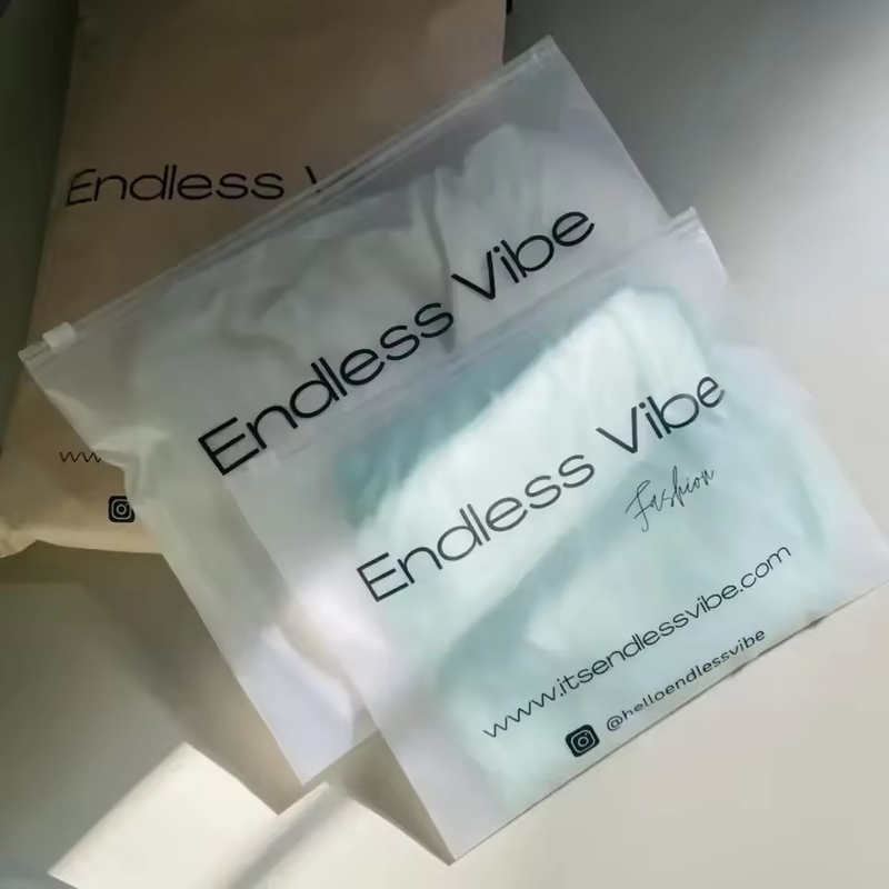 Nachgefertigte wiederverwendbare Reißverschlussbeutel T-Shirts Hoodies Verpackung Einkaufstaschen Kunststoffbeutel